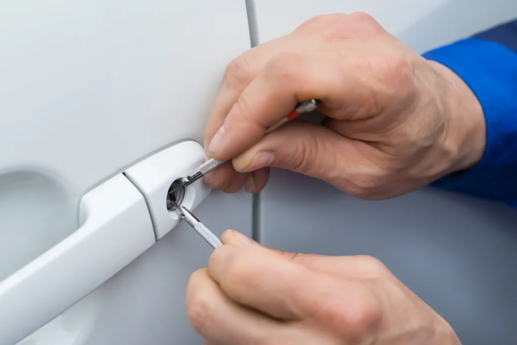 How Hiring an Auto Car Locksmith Can Save You Hundreds